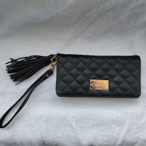🆕Nanette Lepore | Quilted USB Cell Phone Charging Wristlet Wallet Black & Gold